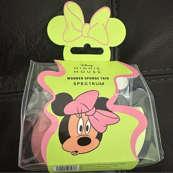 Spectrum Collections x Disney So Much Minnie Makeup Brush Bundle - Picture 5 of 7